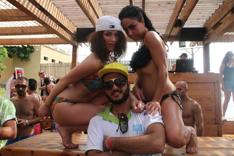Cyan Beach Bar on Sunday